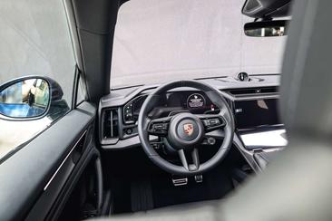 Porsche Cayenne Electric — photo 22