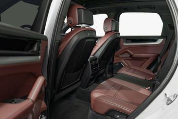 Porsche Cayenne Turbo E-Hybrid — photo 14