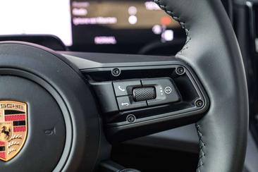 Porsche Cayenne Electric — photo 35