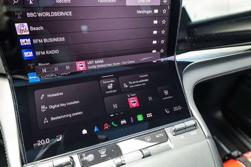 Porsche Cayenne Electric — photo 45