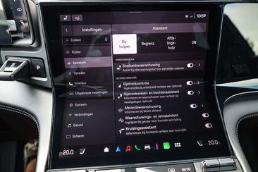 Porsche Cayenne Electric — photo 47