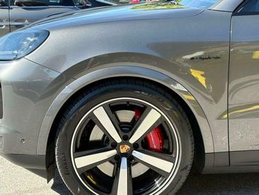 Porsche Cayenne S E-Hybrid — photo 19
