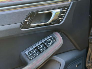 Porsche Macan I GTS — photo 18
