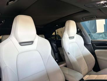 Porsche Macan Electrique — photo 22