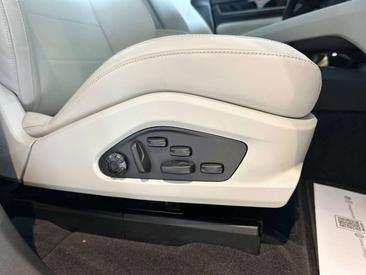 Porsche Macan Electrique — photo 23