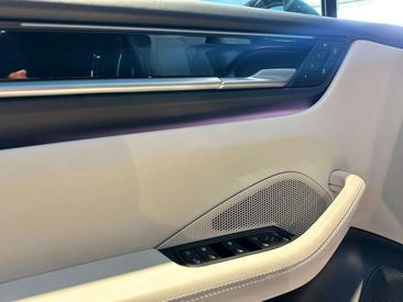 Porsche Macan Electrique — photo 27