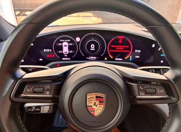 Porsche Taycan 4S — photo 9
