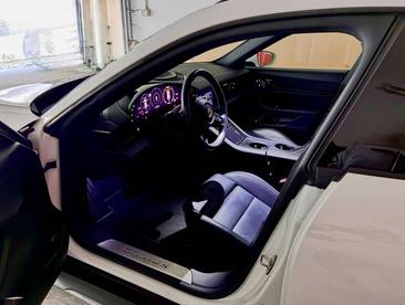 Porsche Taycan 4S — photo 11