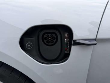 Porsche Taycan 4S — photo 12