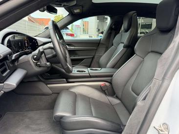 Porsche Taycan 4S — photo 20
