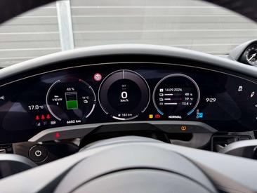 Porsche Taycan 4S — photo 28