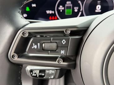 Porsche Taycan 4S — photo 29