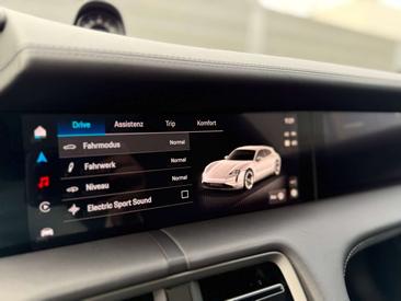 Porsche Taycan 4S — photo 35