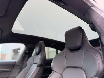 Porsche Taycan 4S — photo 38