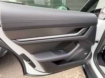 Porsche Taycan 4S — photo 42
