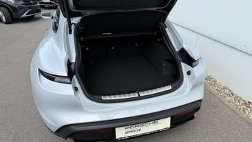 Porsche Taycan 4S — photo 49