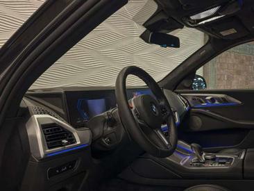 BMW XM 50e — photo 19