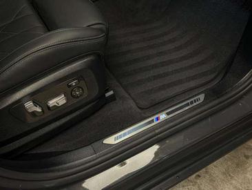BMW XM 50e — photo 38