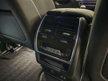 BMW XM 50e — photo 42