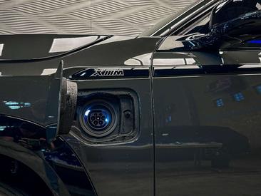 BMW XM 50e — photo 9