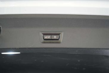 BMW iX3 — photo 20