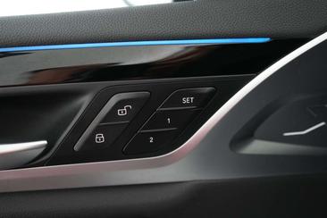 BMW iX3 — photo 23