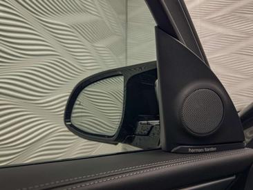 BMW XM 50e — photo 16