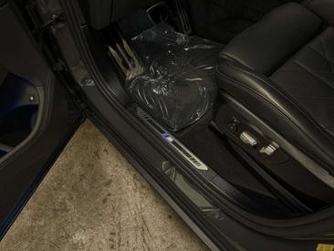 BMW XM 50e — photo 17