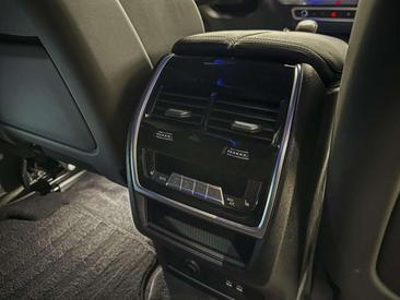 BMW XM 50e — photo 42
