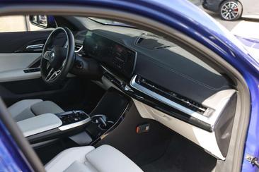 BMW IX2 EDrive20 — photo 10