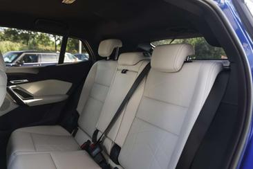 BMW IX2 EDrive20 — photo 11