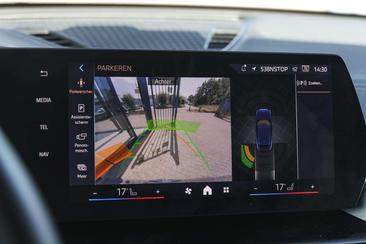 BMW IX2 EDrive20 — photo 14