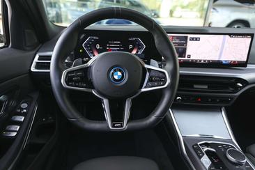 BMW Série 3 Berline 330e — photo 3