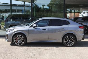 BMW IX2 EDrive20 — photo 5