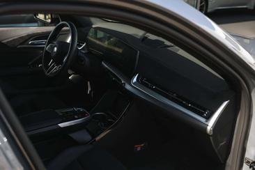 BMW IX2 EDrive20 — photo 8