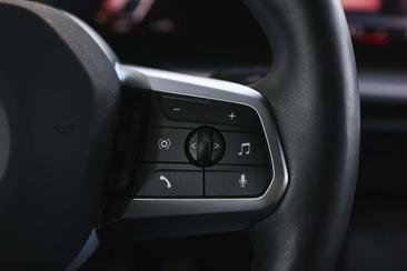 BMW IX2 EDrive20 — photo 12