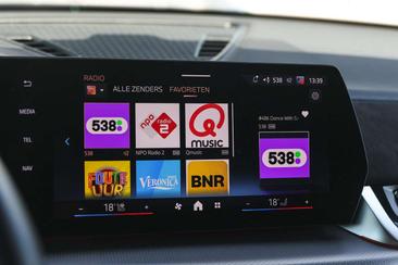 BMW IX2 EDrive20 — photo 16