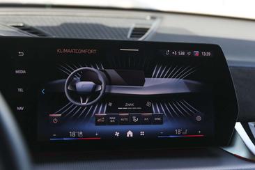 BMW IX2 EDrive20 — photo 18