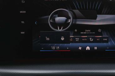 BMW IX2 EDrive20 — photo 19
