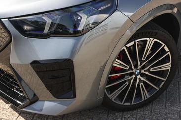 BMW IX2 EDrive20 — photo 24