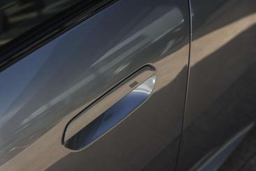 BMW IX2 EDrive20 — photo 25