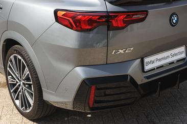 BMW IX2 EDrive20 — photo 26