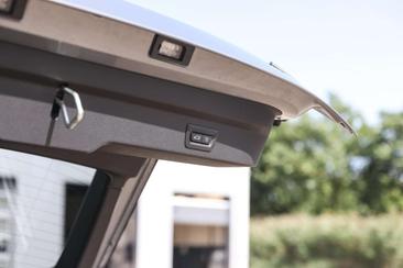 BMW IX2 EDrive20 — photo 28