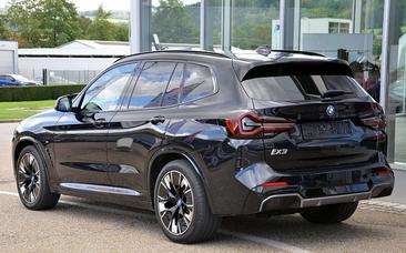 BMW iX3 — photo 2