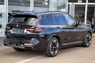 BMW iX3 — photo 3
