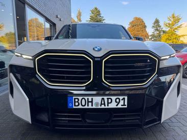 BMW XM 50e — photo 4