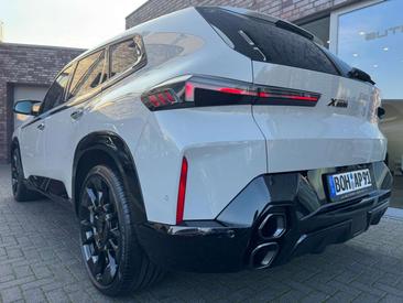 BMW XM 50e — photo 6
