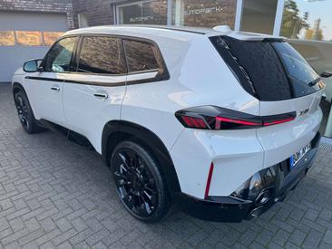 BMW XM 50e — photo 7