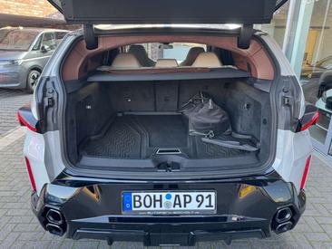 BMW XM 50e — photo 10
