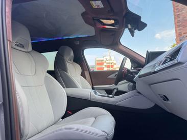 BMW XM 50e — photo 14